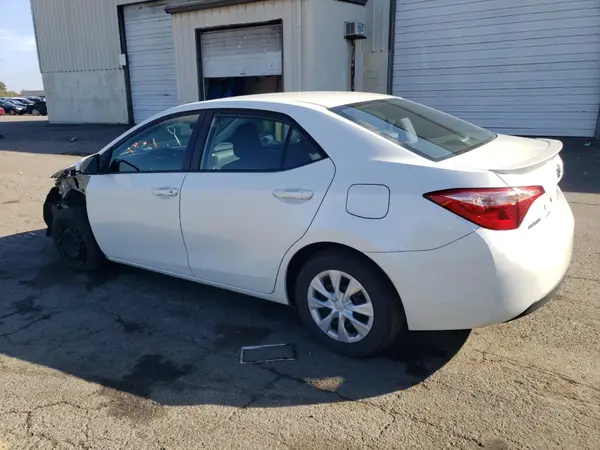 5YFBPRHE2JP835680 2018 TOYOTA COROLLA - Image 2