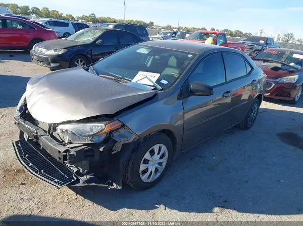 5YFBPRHE3HP588857 2017 TOYOTA COROLLA - Image 2