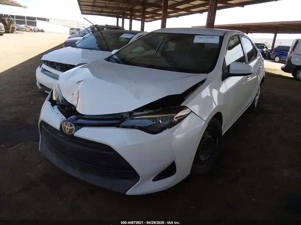 5YFBPRHE3HP644814 2017 TOYOTA COROLLA - Image 2
