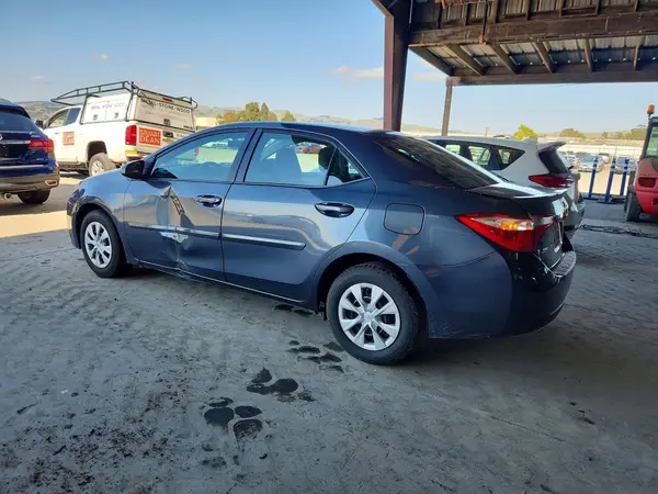 5YFBPRHE4GP437038 2016 TOYOTA COROLLA - Image 2