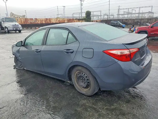 5YFBPRHE4JP753286 2018 TOYOTA COROLLA - Image 2