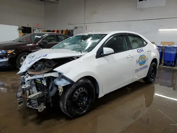 5YFBPRHE4JP835941 2018 TOYOTA COROLLA - Image 1