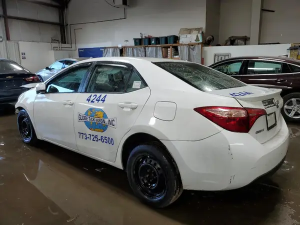 5YFBPRHE4JP835941 2018 TOYOTA COROLLA - Image 2