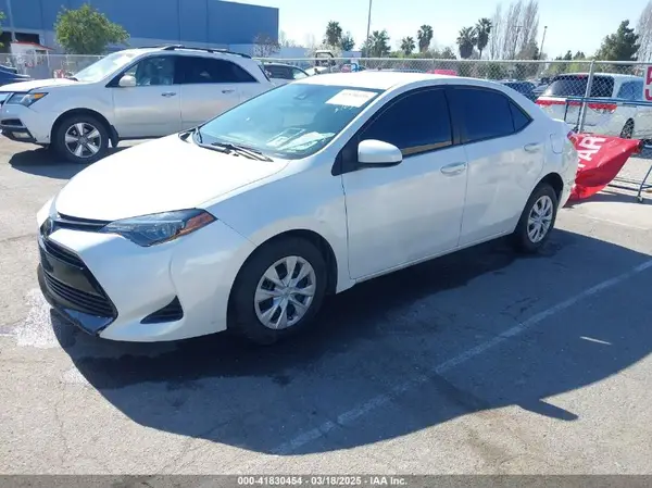 5YFBPRHE4KP936883 2019 TOYOTA COROLLA - Image 2