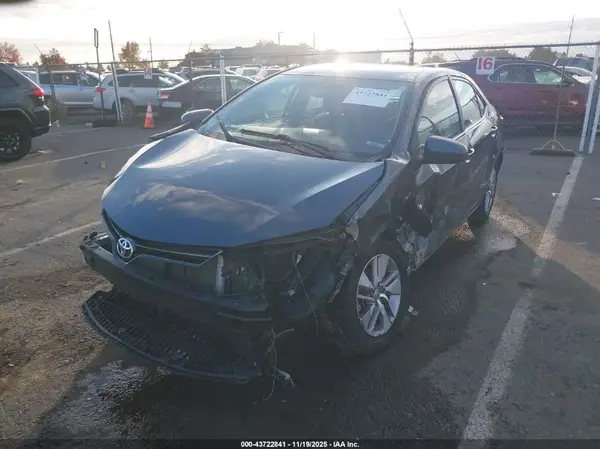 5YFBPRHE5GP563988 2016 TOYOTA COROLLA - Image 2