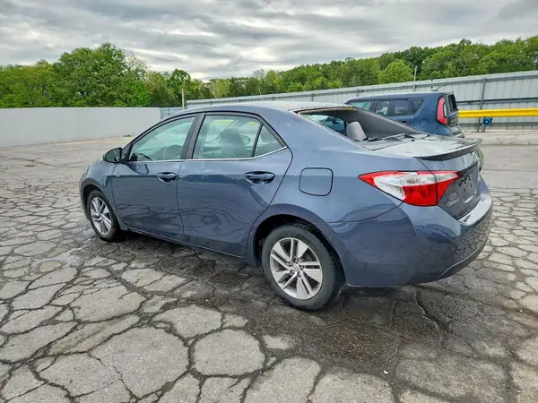 5YFBPRHE5GP564770 2016 TOYOTA COROLLA - Image 2