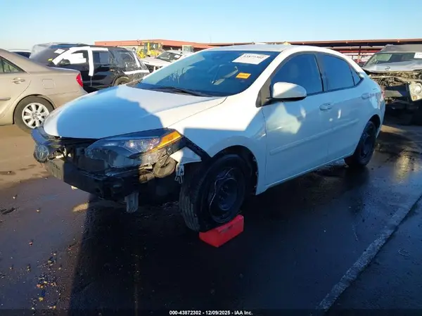 5YFBPRHE5HP580839 2017 TOYOTA COROLLA - Image 2