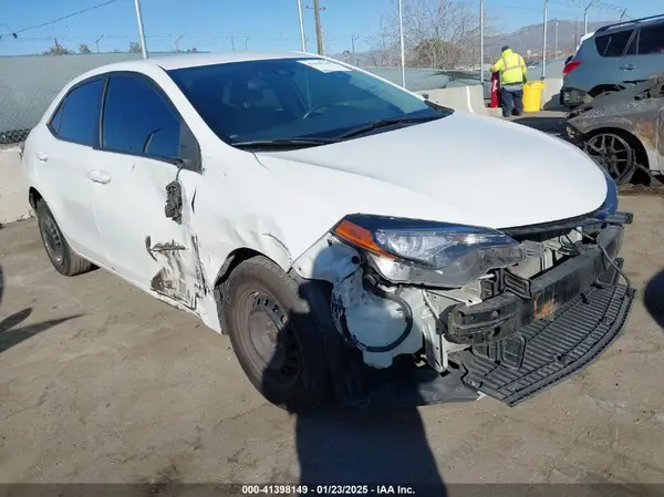 5YFBPRHE5HP633975 2017 TOYOTA COROLLA - Image 1