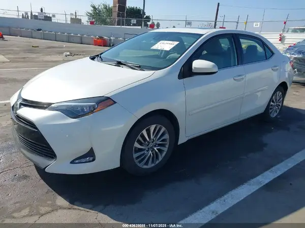 5YFBPRHE5HP698745 2017 TOYOTA COROLLA - Image 2