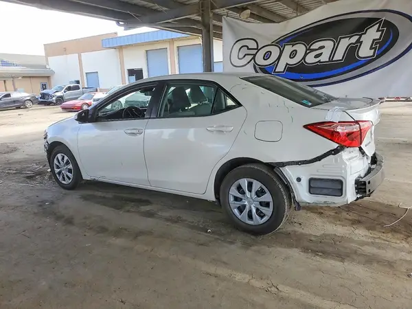 5YFBPRHE5HP703281 2017 TOYOTA COROLLA - Image 2