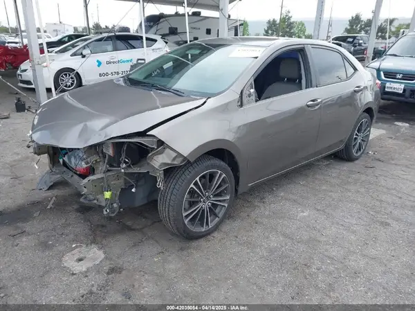 5YFBPRHE6HP614724 2017 TOYOTA COROLLA - Image 2