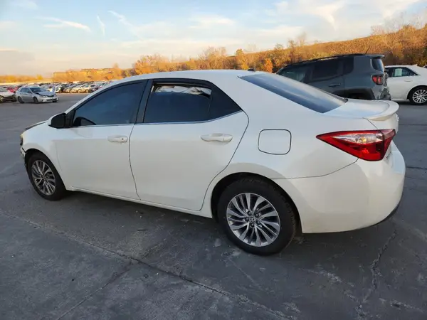 5YFBPRHE7HP682028 2017 TOYOTA COROLLA - Image 2