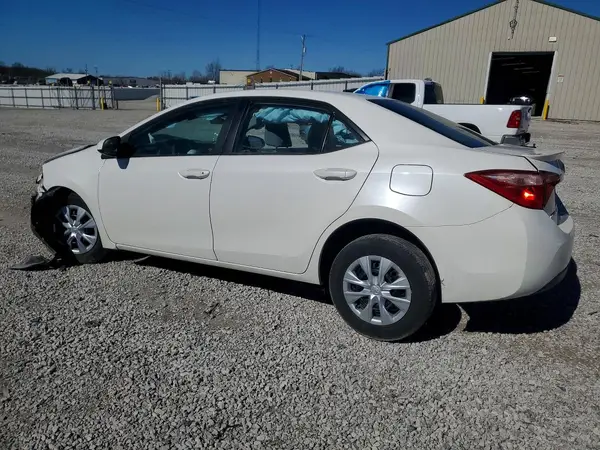 5YFBPRHE8HP607158 2017 TOYOTA COROLLA - Image 2