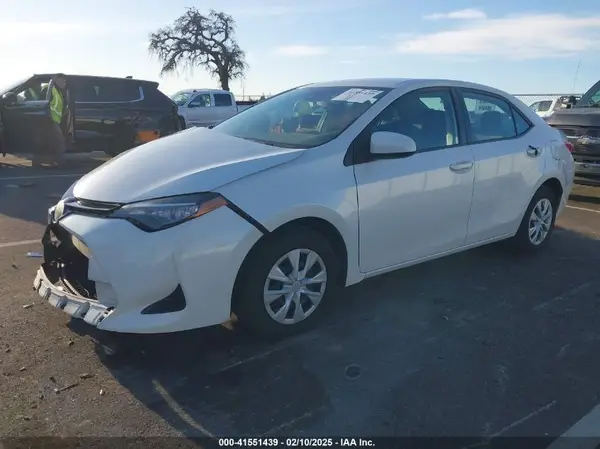 5YFBPRHE8HP610741 2017 TOYOTA COROLLA - Image 2