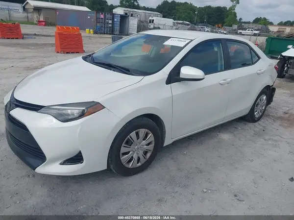 5YFBPRHE8JP750343 2018 TOYOTA COROLLA - Image 2