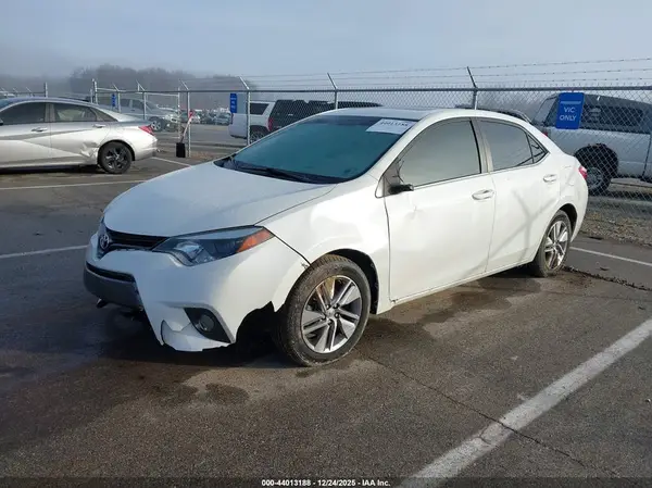 5YFBPRHE9GP492956 2016 TOYOTA COROLLA - Image 2