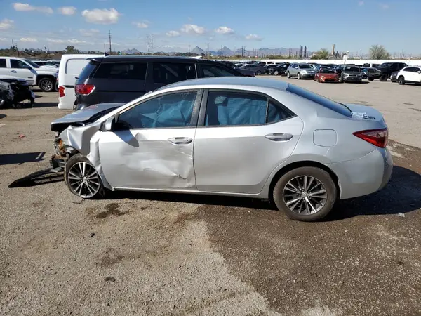 5YFBPRHEXJP743894 2018 TOYOTA COROLLA - Image 2
