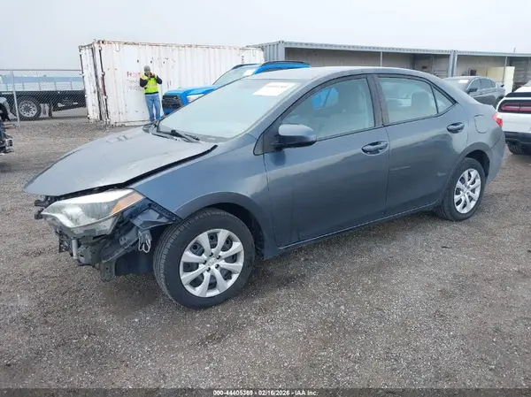 5YFBURHE0GP425817 2016 TOYOTA COROLLA - Image 2