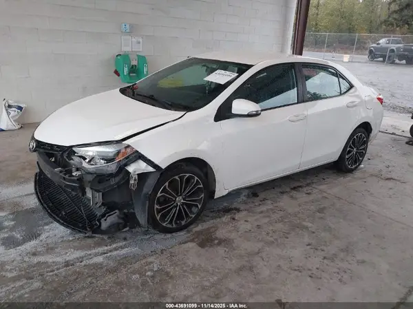 5YFBURHE0GP463984 2016 TOYOTA COROLLA - Image 2