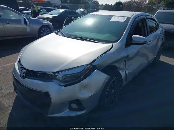 5YFBURHE0GP465718 2016 TOYOTA COROLLA - Image 2