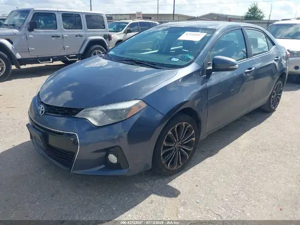 5YFBURHE0GP468621 2016 TOYOTA COROLLA - Image 2