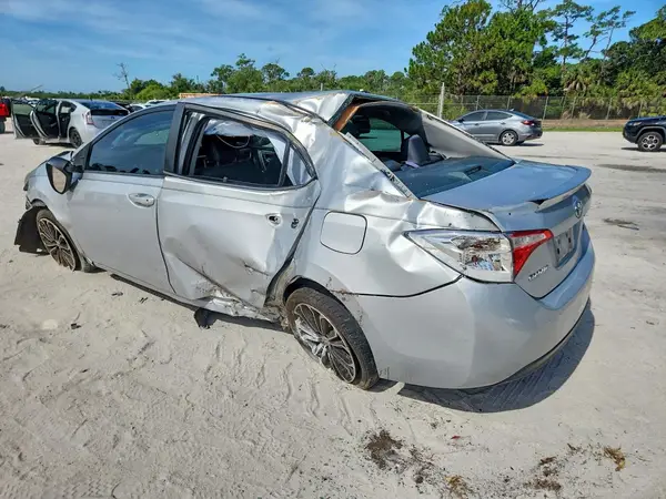 5YFBURHE0GP476752 2016 TOYOTA COROLLA - Image 2