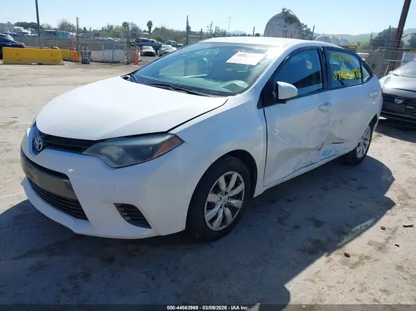 5YFBURHE0GP526081 2016 TOYOTA COROLLA - Image 2