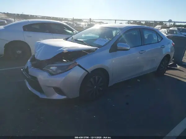 5YFBURHE0GP562479 2016 TOYOTA COROLLA - Image 2