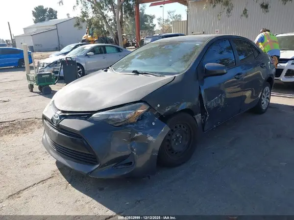 5YFBURHE0HP570311 2017 TOYOTA COROLLA - Image 2