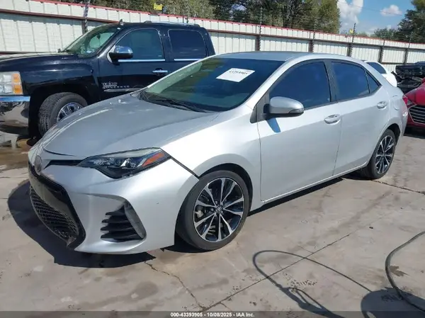 5YFBURHE0HP572592 2017 TOYOTA COROLLA - Image 2