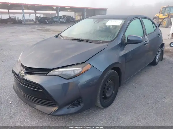 5YFBURHE0HP572673 2017 TOYOTA COROLLA - Image 2