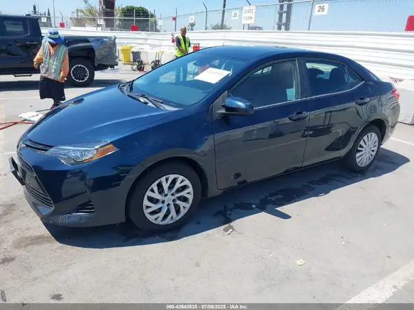 5YFBURHE0HP586749 2017 TOYOTA COROLLA - Image 2