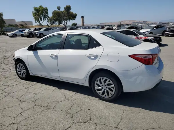 5YFBURHE0HP586900 2017 TOYOTA COROLLA - Image 2