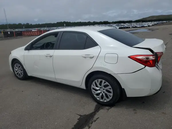 5YFBURHE0HP588243 2017 TOYOTA COROLLA - Image 2
