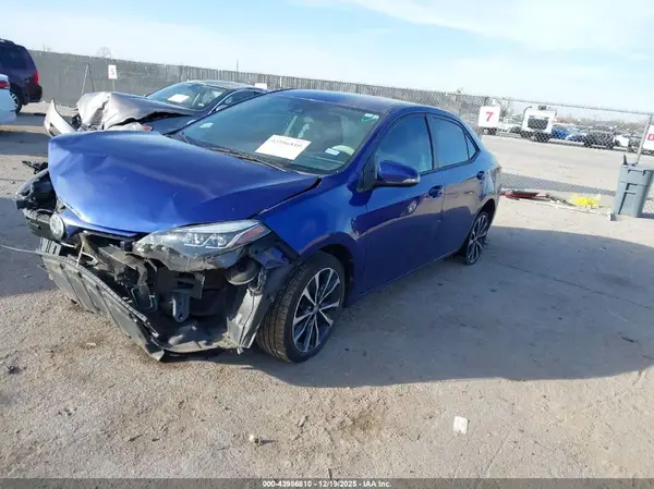 5YFBURHE0HP599923 2017 TOYOTA COROLLA - Image 2