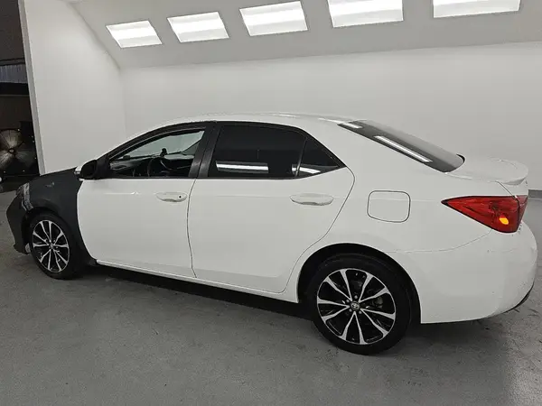 5YFBURHE0HP603467 2017 TOYOTA COROLLA - Image 2