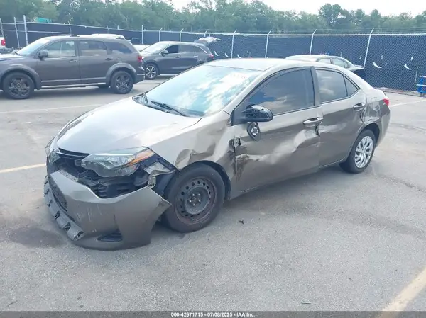 5YFBURHE0HP604814 2017 TOYOTA COROLLA - Image 2
