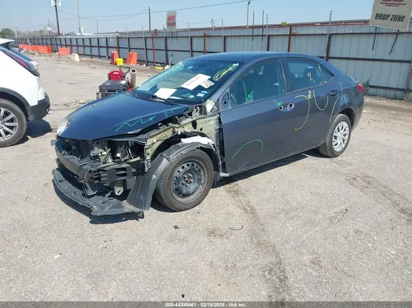 5YFBURHE0HP604988 2017 TOYOTA COROLLA - Image 2