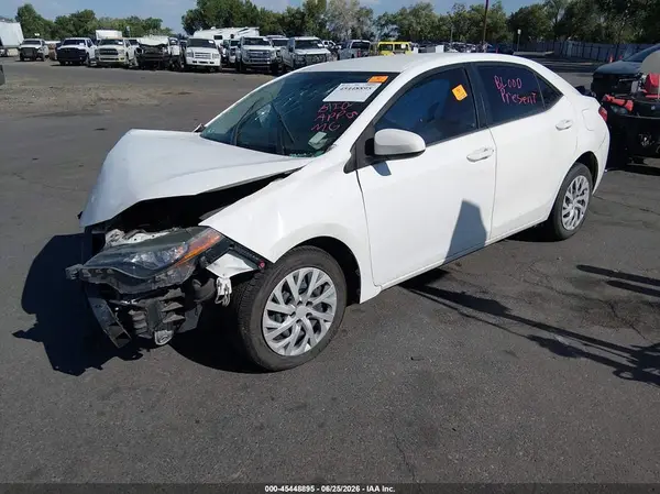 5YFBURHE0HP607163 2017 TOYOTA COROLLA - Image 2