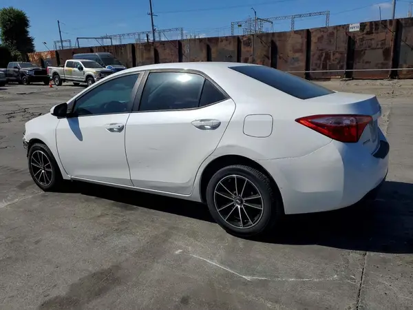 5YFBURHE0HP610676 2017 TOYOTA COROLLA - Image 2