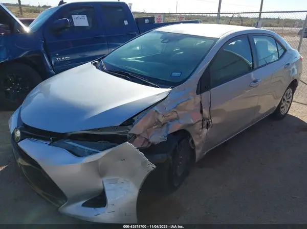 5YFBURHE0HP614162 2017 TOYOTA COROLLA - Image 2