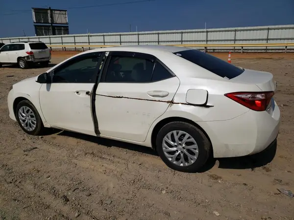 5YFBURHE0HP616879 2017 TOYOTA COROLLA - Image 2