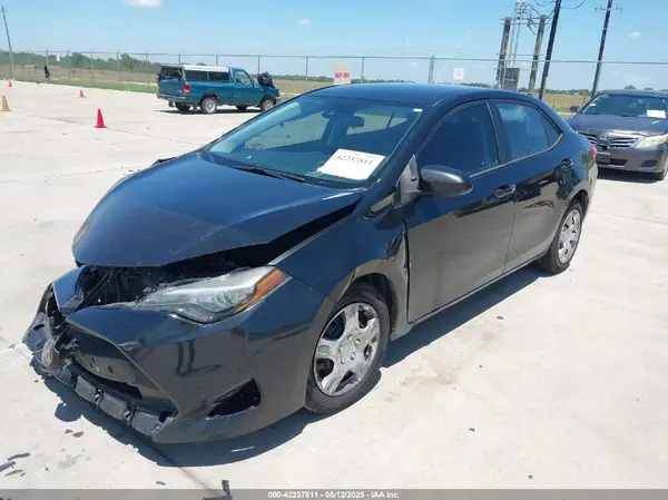 5YFBURHE0HP617658 2017 TOYOTA COROLLA - Image 2