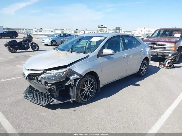 5YFBURHE0HP620379 2017 TOYOTA COROLLA - Image 2