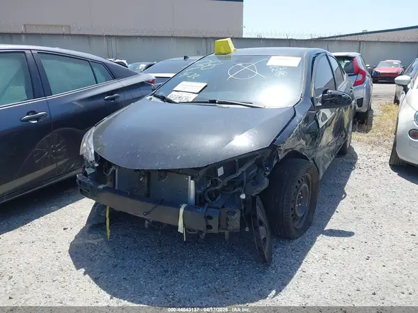 5YFBURHE0HP622018 2017 TOYOTA COROLLA - Image 2