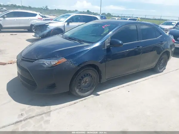 5YFBURHE0HP622911 2017 TOYOTA COROLLA - Image 2