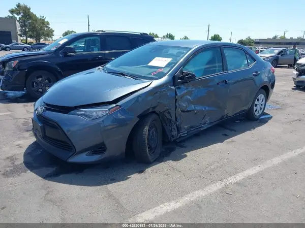 5YFBURHE0HP623847 2017 TOYOTA COROLLA - Image 2