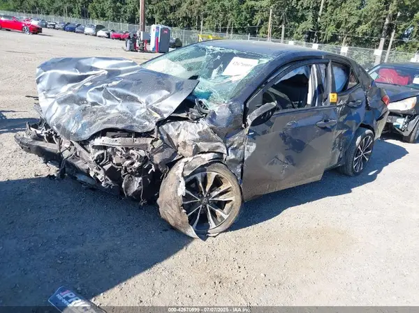 5YFBURHE0HP623928 2017 TOYOTA COROLLA - Image 2
