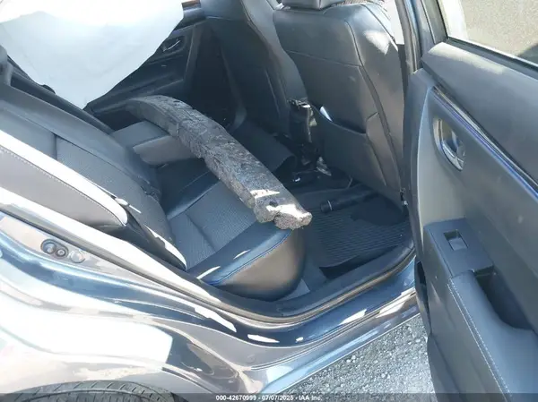 5YFBURHE0HP623928 2017 TOYOTA COROLLA - Image 8