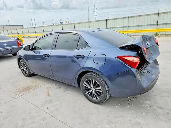 5YFBURHE0HP625680 2017 TOYOTA COROLLA - Image 2